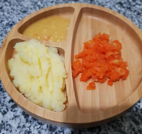 Jantar: lentilhas vermelhas, batata  esmagada, cenoura esmagada