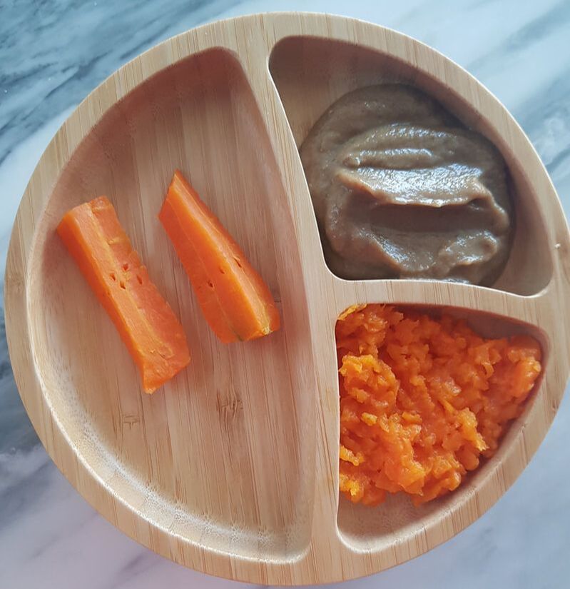Almoço: berinjela assada em puré com tahini com cenoura 