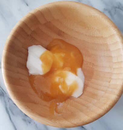 Pequeno-almoço: iogurte com manga